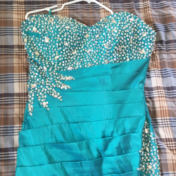 Emerald Green Formal Dress - Picture 5 of 8